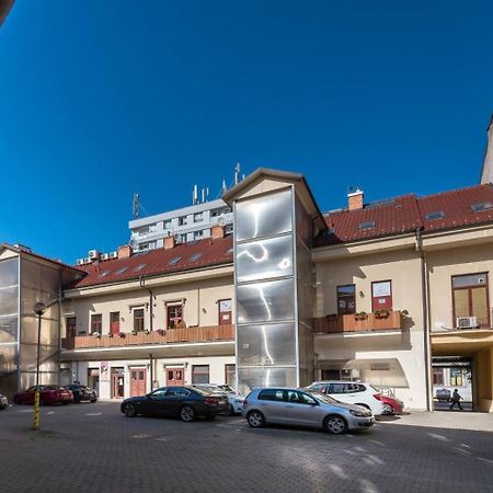 Understreet Studio With Private Parking Košice Eksteriør billede