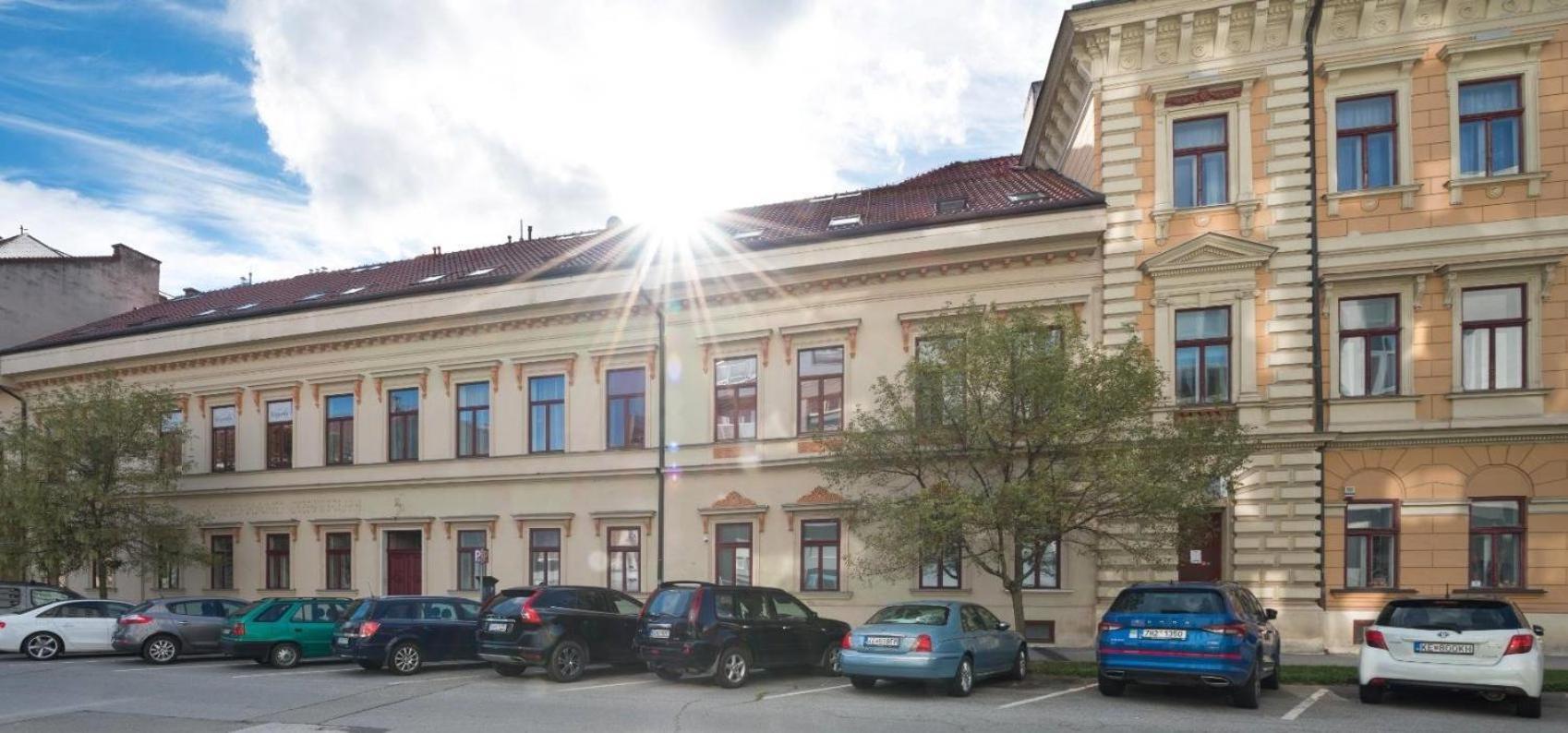 Understreet Studio With Private Parking Košice Eksteriør billede